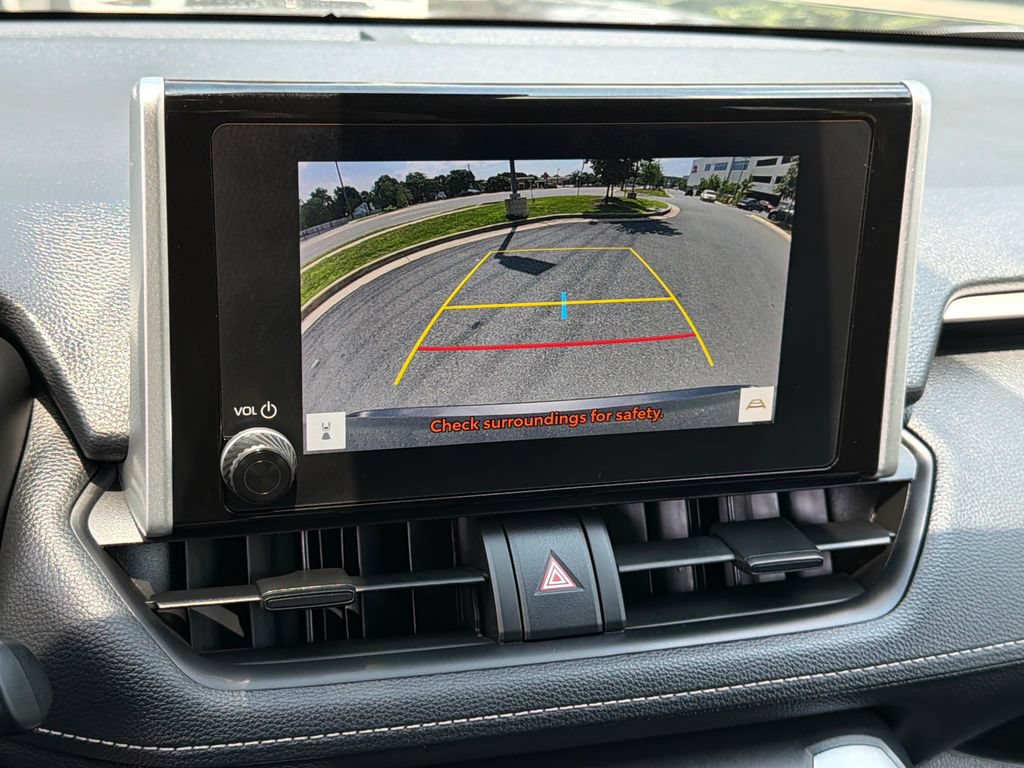 Used 2025 Toyota RAV4 XLE AWD/4WD image 30