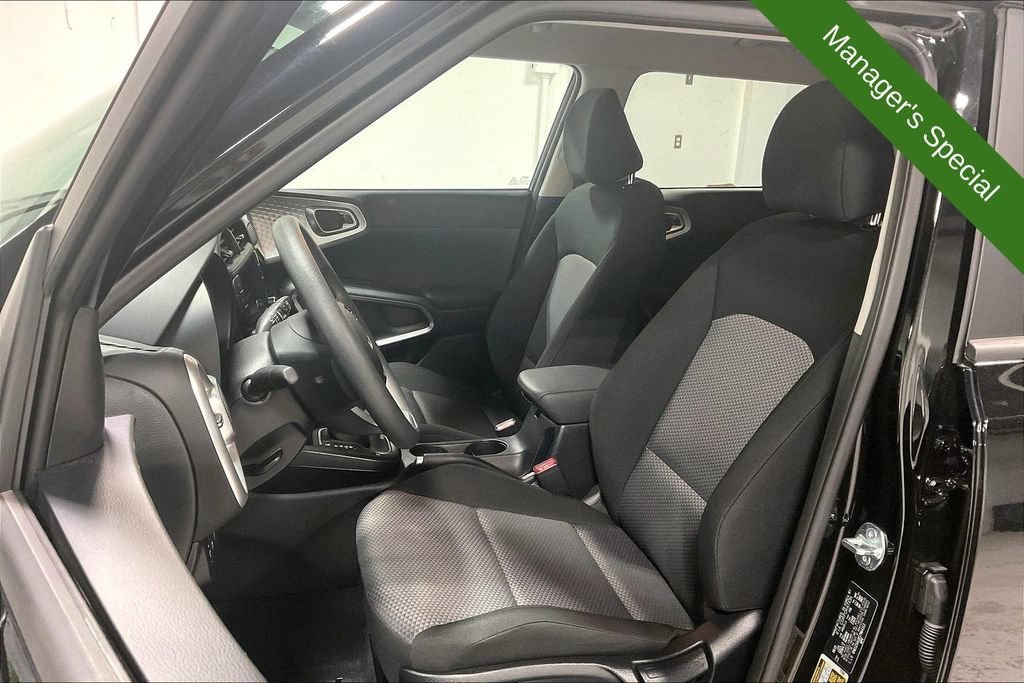 Used 2025 Kia Soul LX FWD image 30