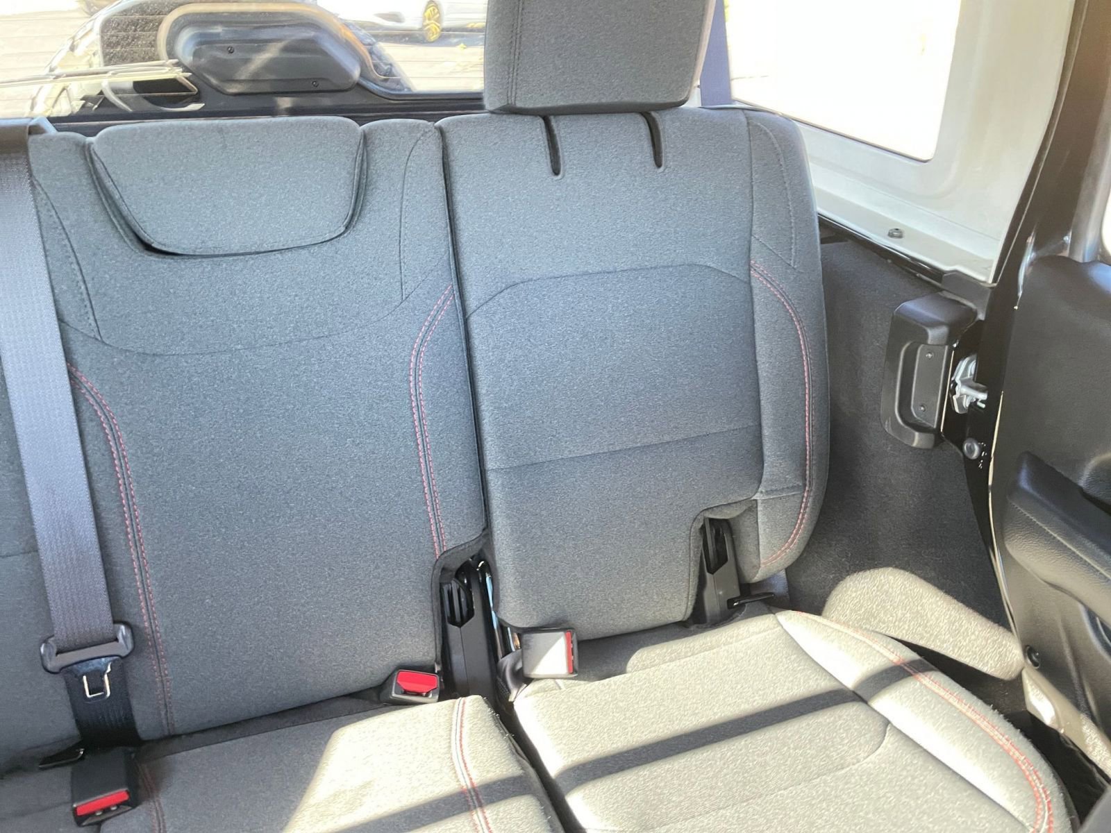 Used 2025 Jeep Wrangler Unlimited Rubicon image 37
