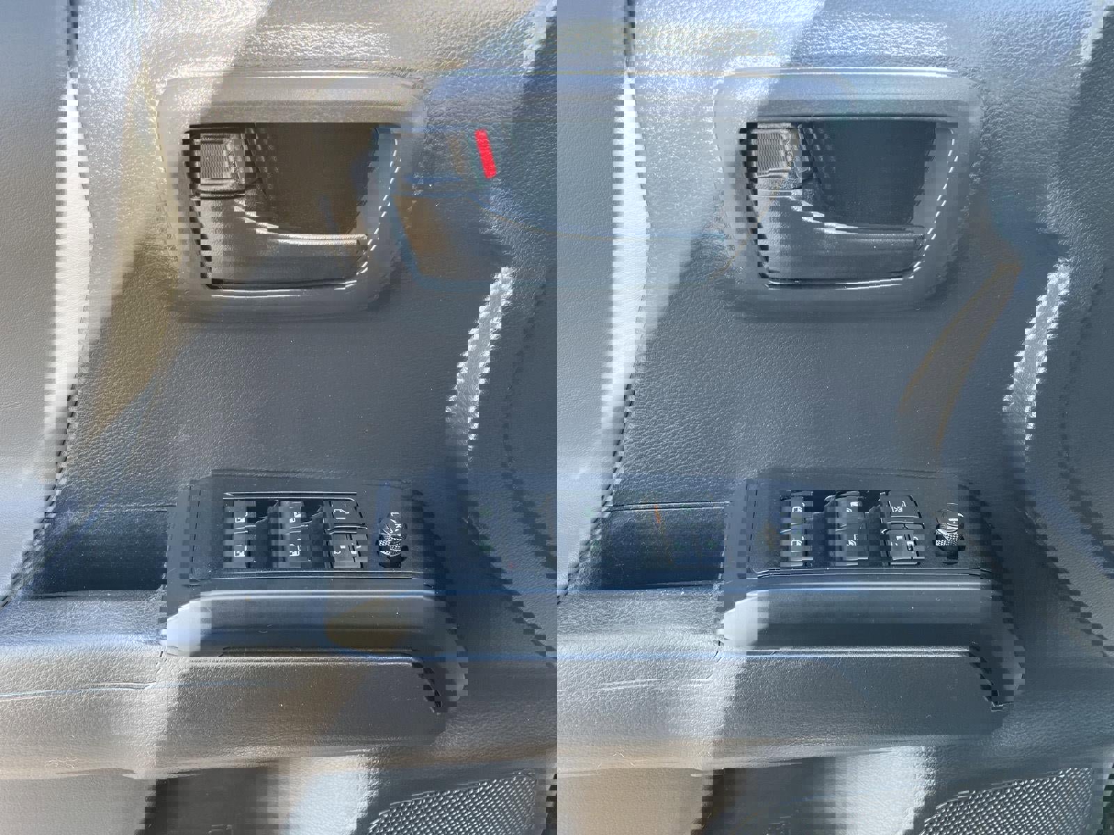 Used 2022 Toyota Tacoma SR image 8