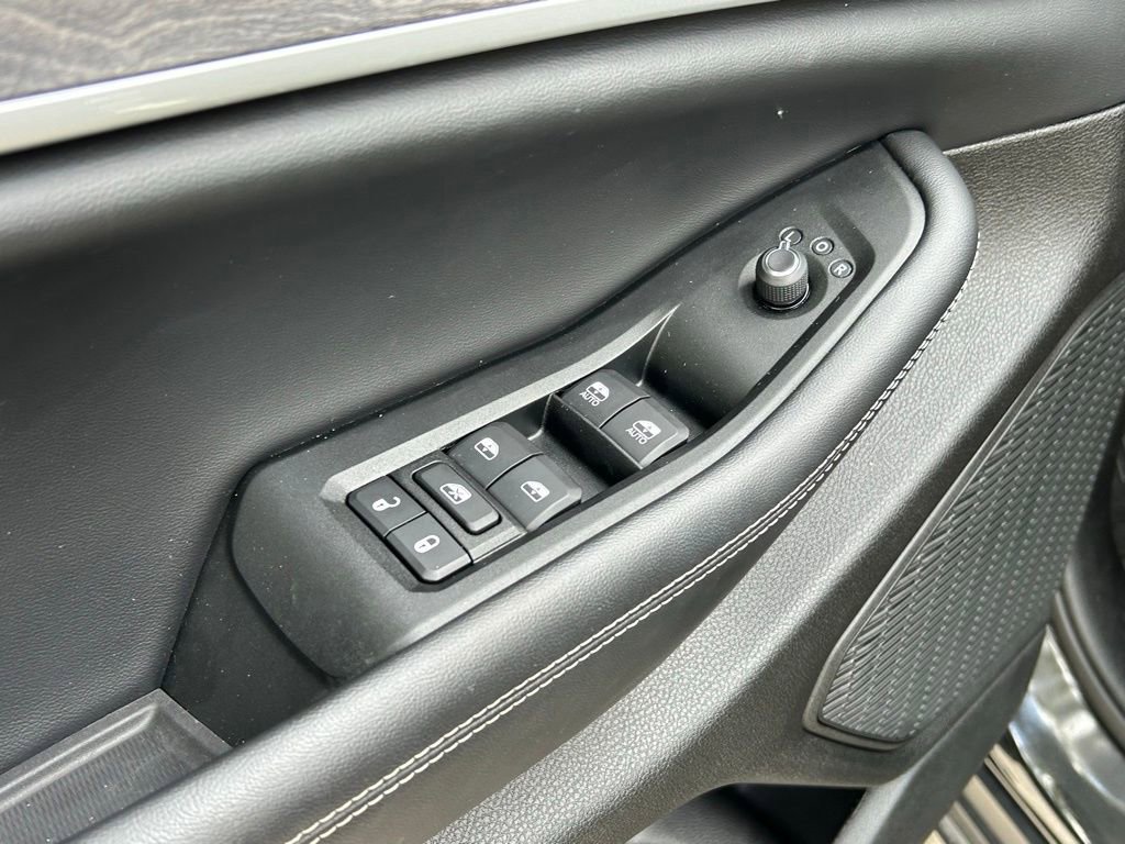 Used 2024 Jeep Grand Cherokee Limited w/ Black Appearance Package image 28