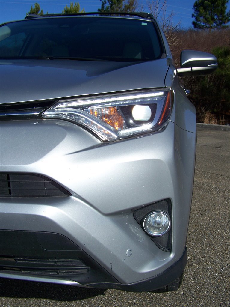 Used 2018 Toyota RAV4 Limited FWD image 20
