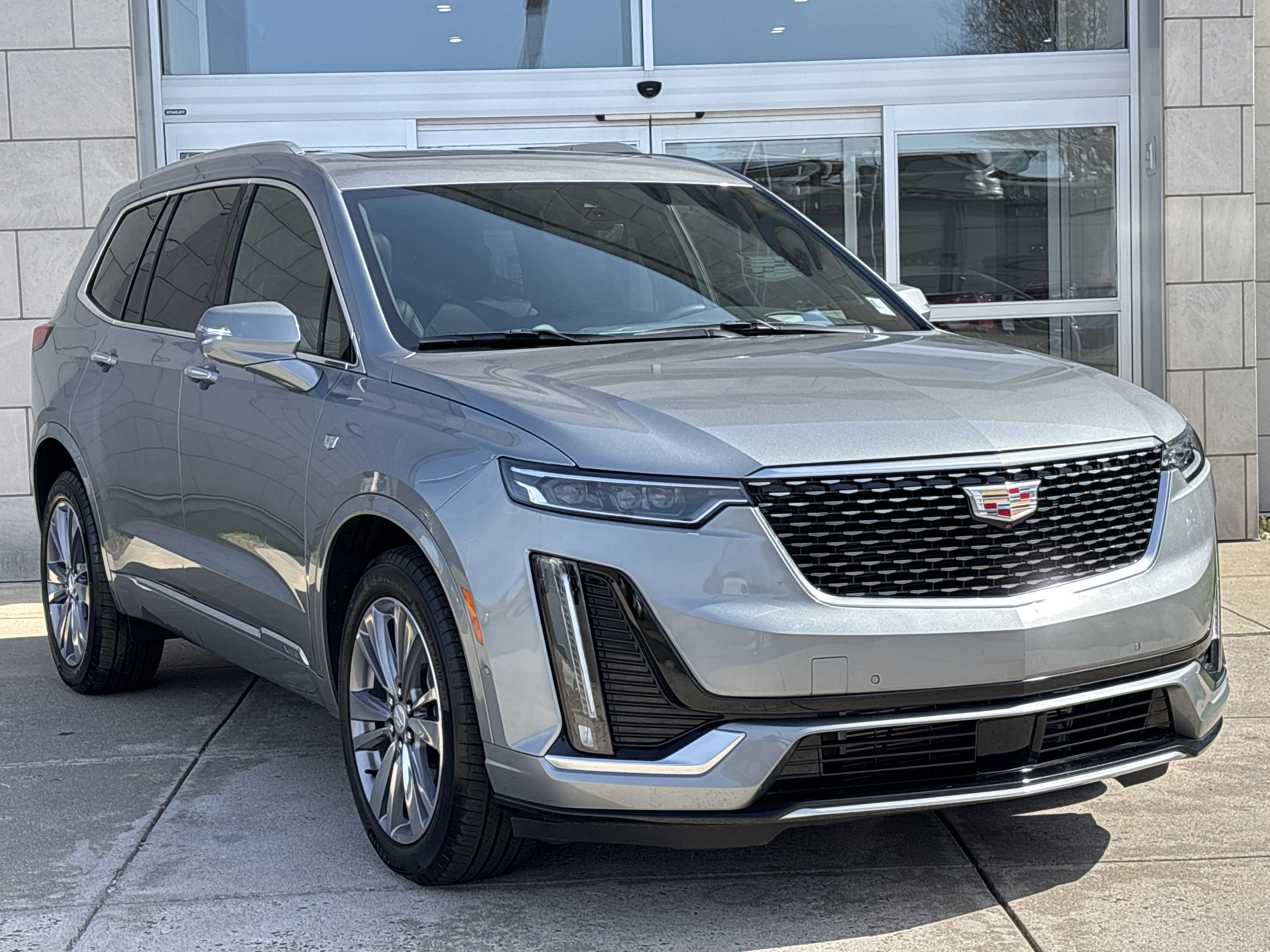 Used 2024 Cadillac XT6 Premium Luxury w/ Platinum Package image 2
