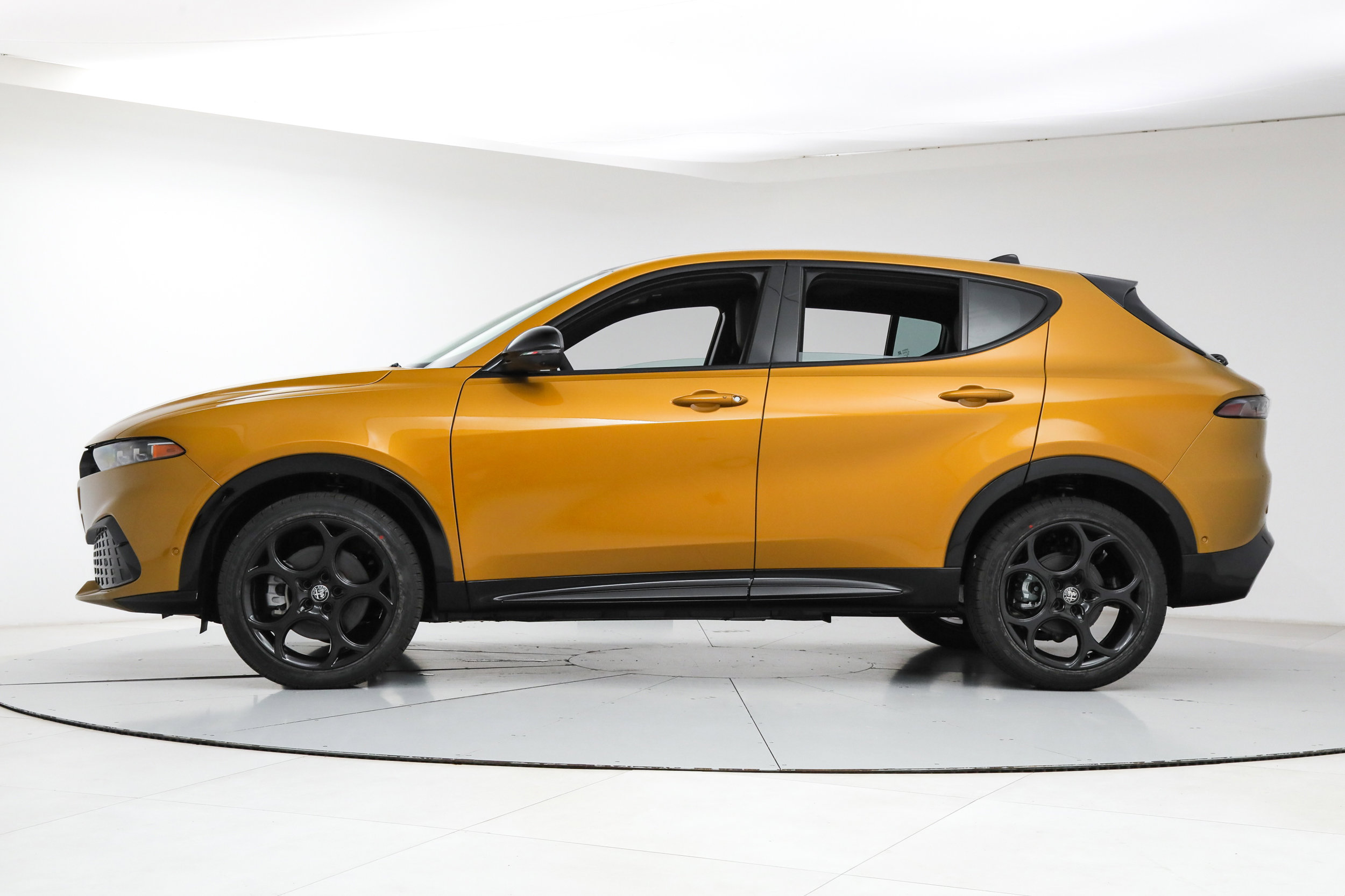 New 2026 Alfa Romeo Tonale Sprint w/ Black Premium Package image 2