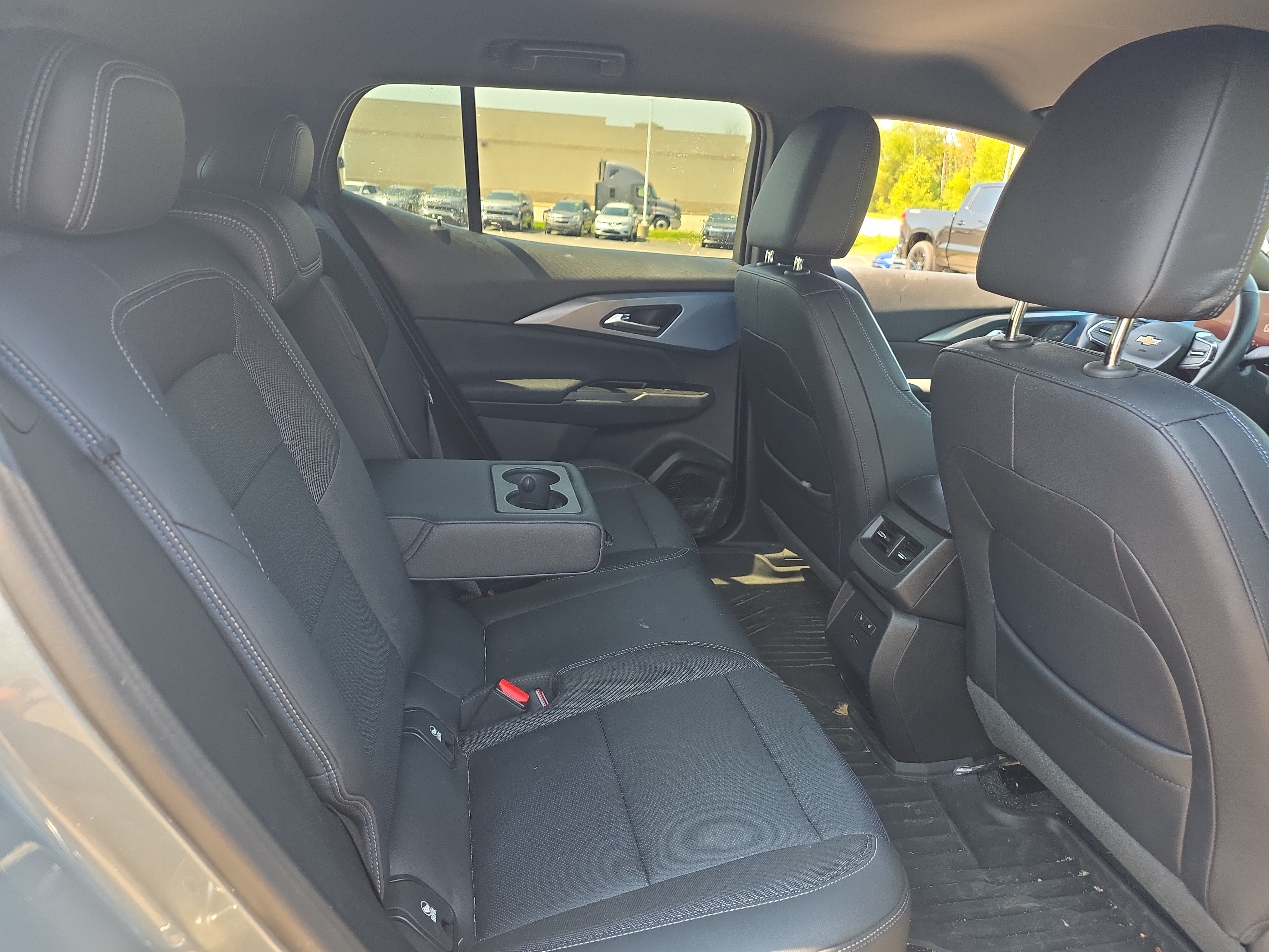 Used 2024 Chevrolet Equinox EV LT FWD image 9