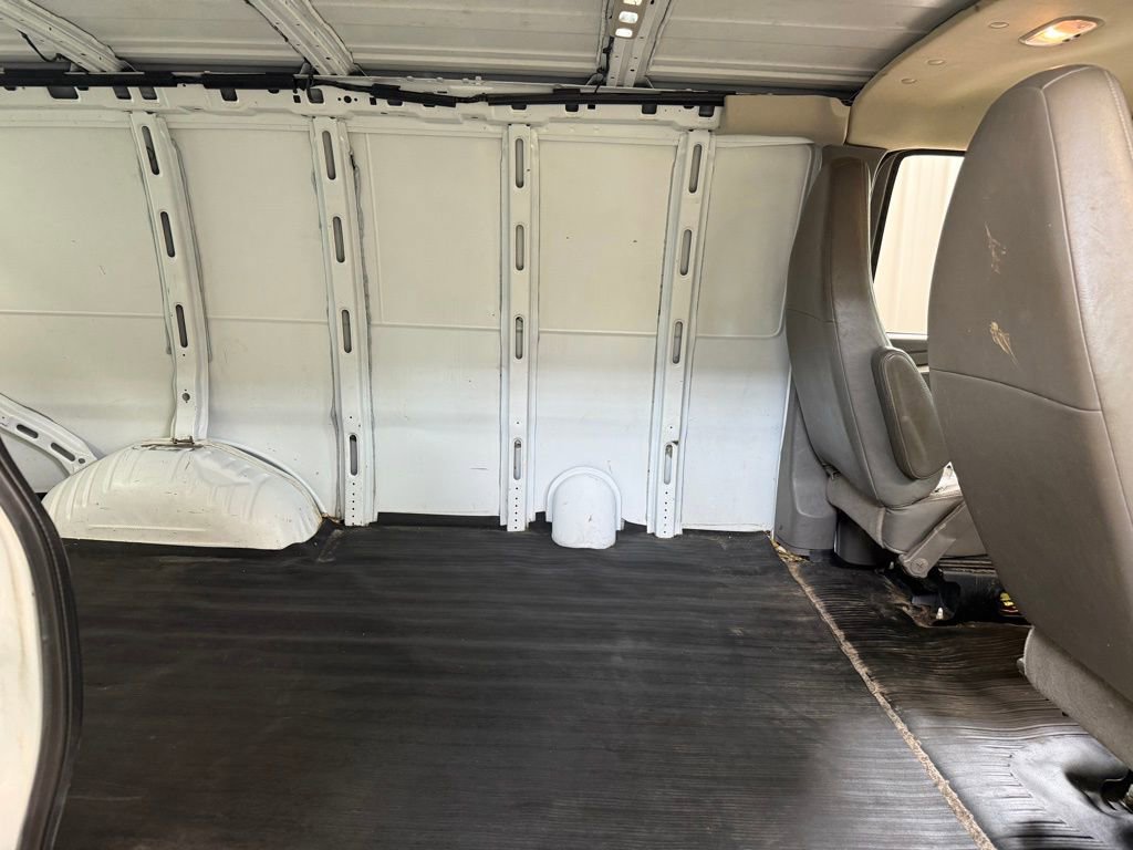 Used 2015 Chevrolet Express 2500 RWD image 19