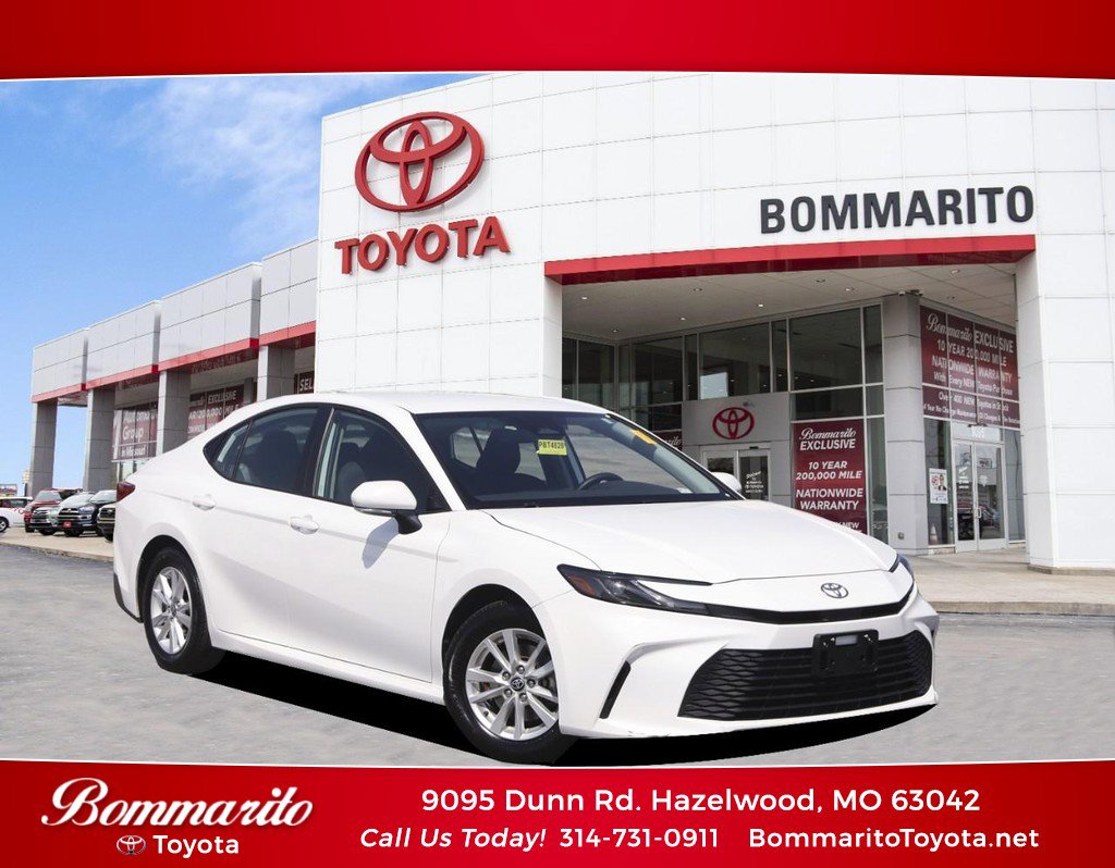 Used 2025 Toyota Camry LE image 1