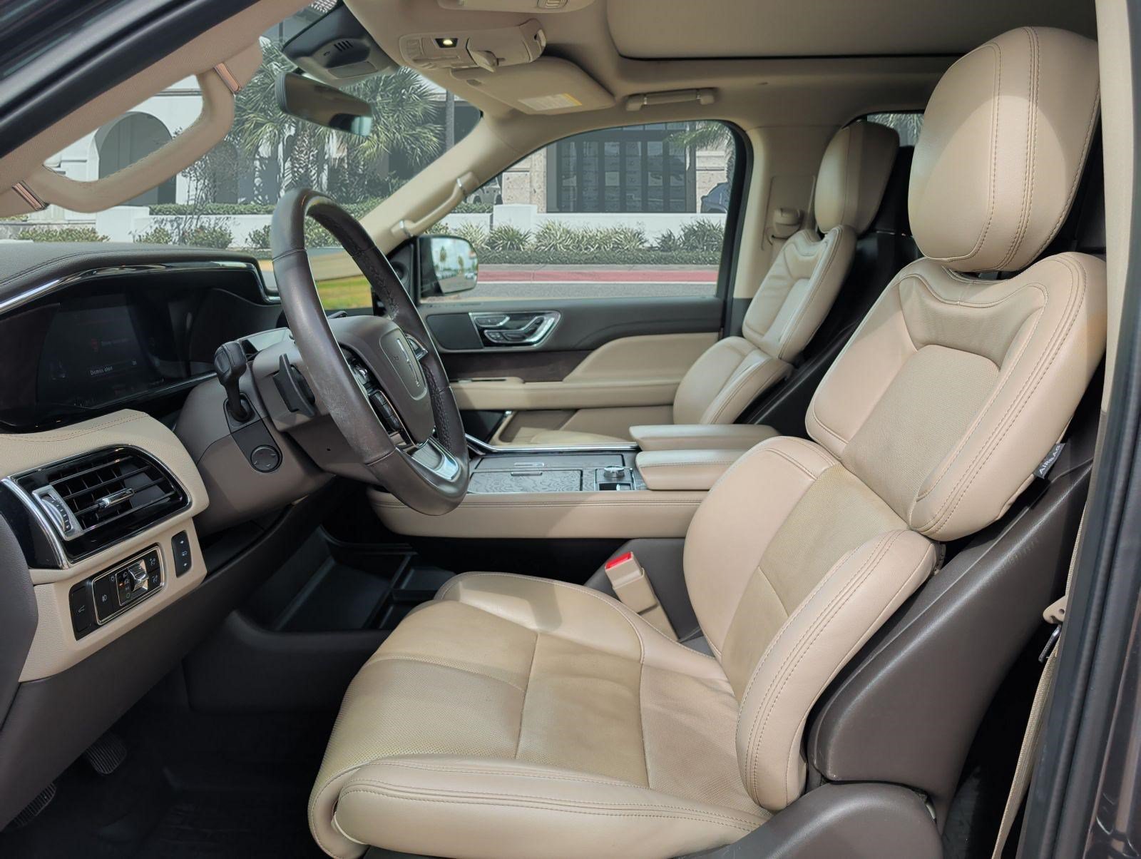 Used 2023 Lincoln Navigator Reserve AWD/4WD image 11