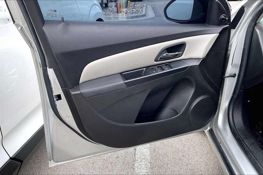 Used 2011 Chevrolet Cruze LS FWD image 22