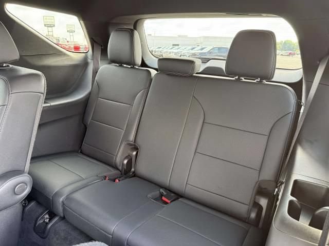 Used 2025 Chevrolet Traverse LT AWD/4WD image 15