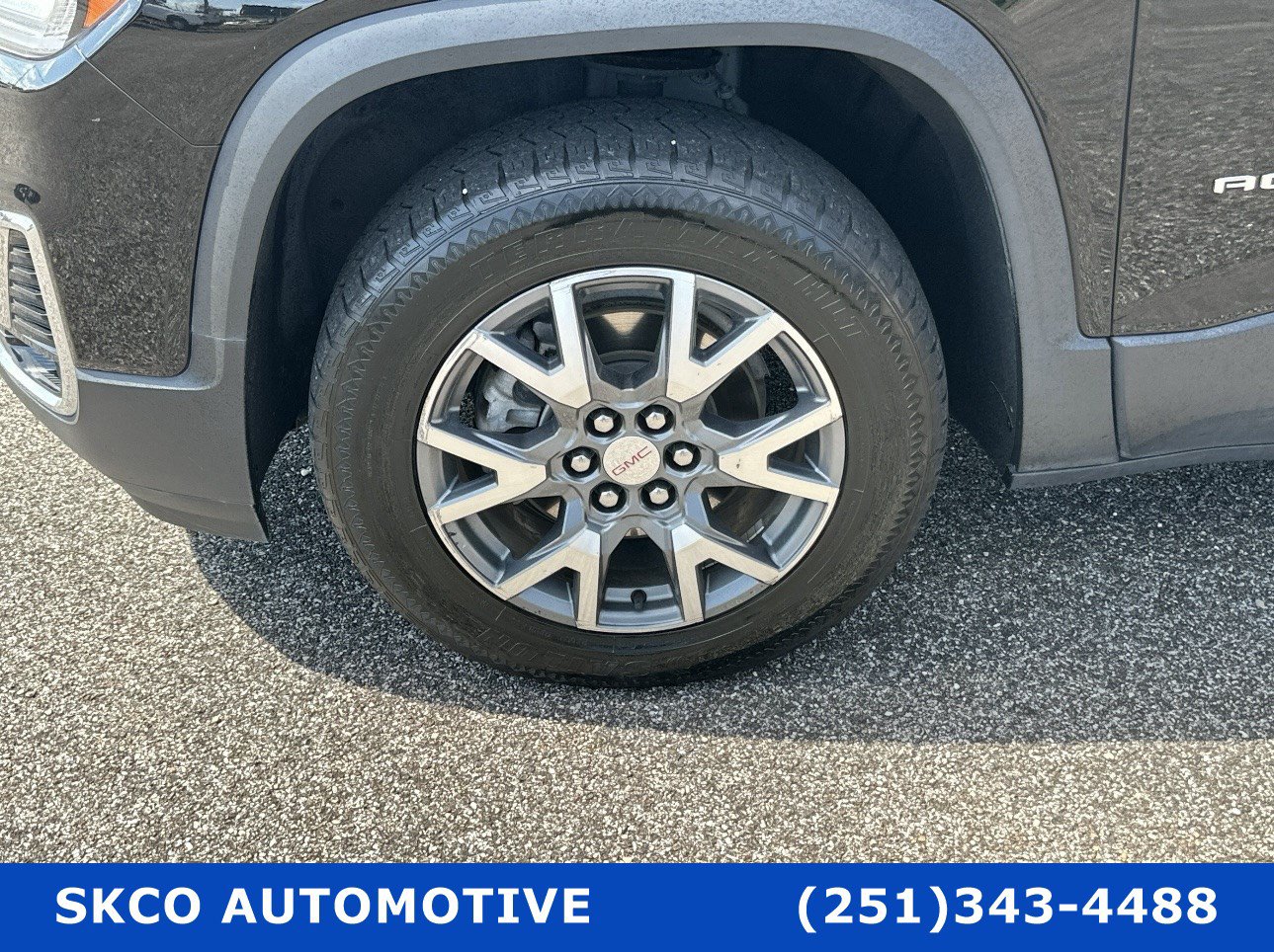 Used 2023 GMC Acadia SLT FWD image 9