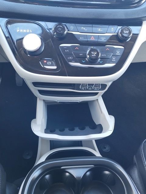 Used 2023 Chrysler Pacifica Touring-L FWD image 11