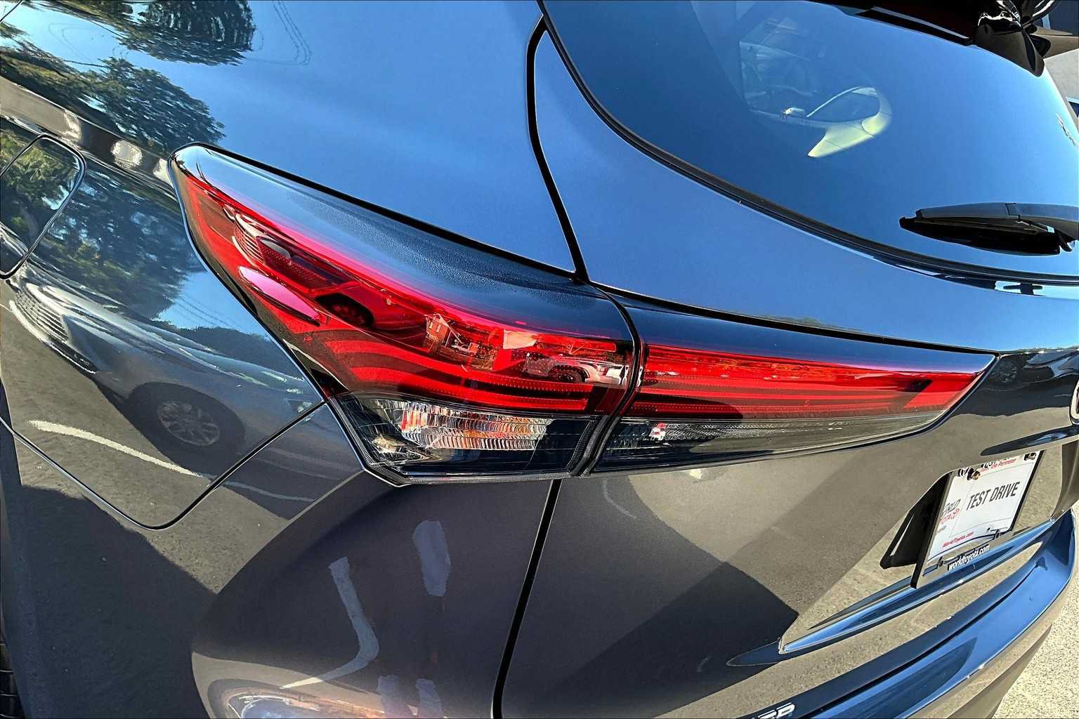 Used 2023 Toyota Highlander L FWD image 27