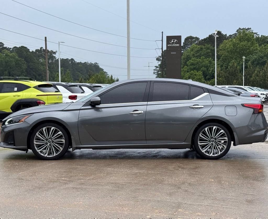 Used 2023 Nissan Altima 2.5 SL FWD image 12