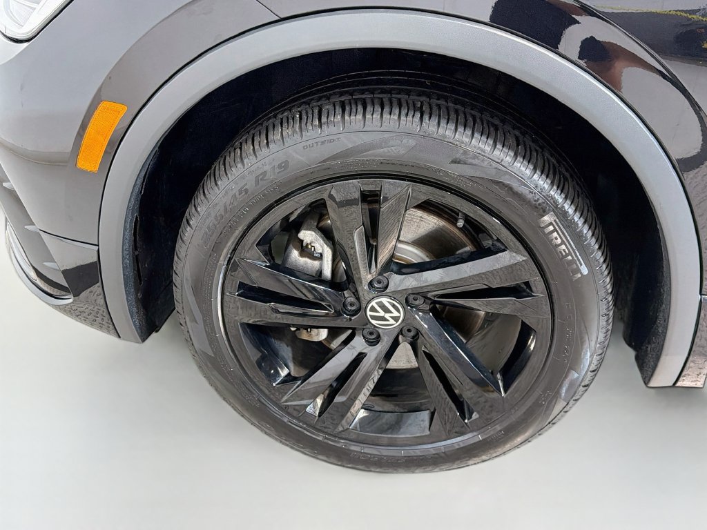Used 2024 Volkswagen Tiguan SE R-Line AWD/4WD image 32