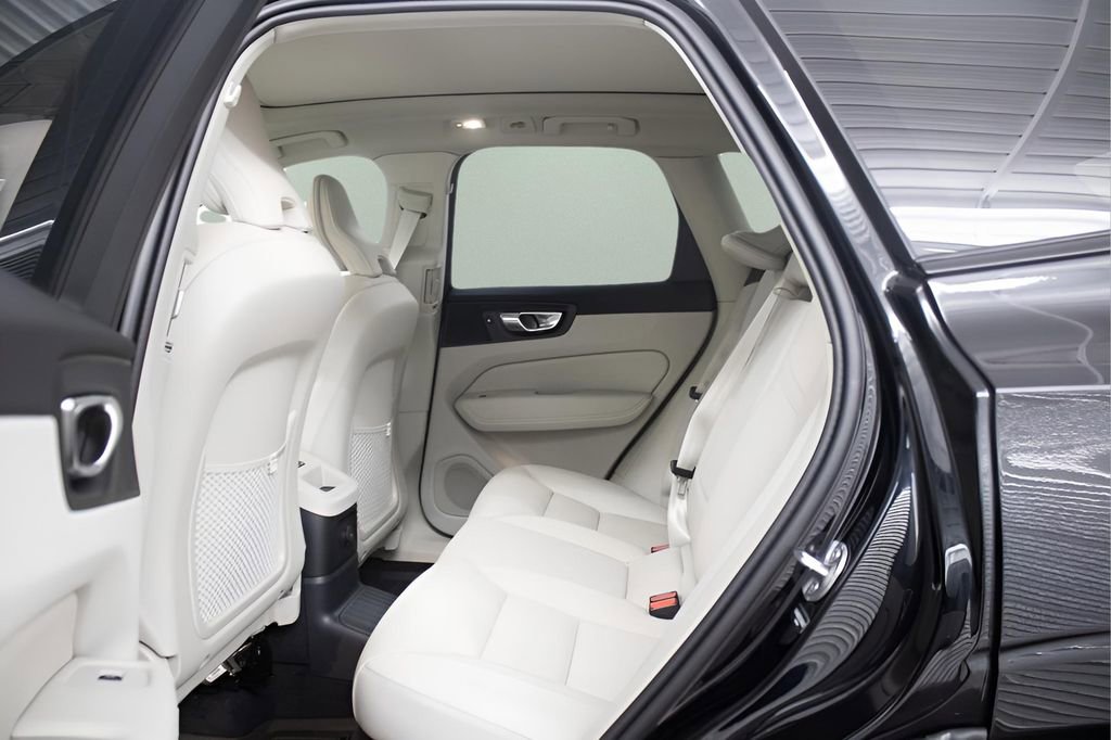 Certified 2025 Volvo XC60 T8 Plus w/ Protection Package Premier image 30