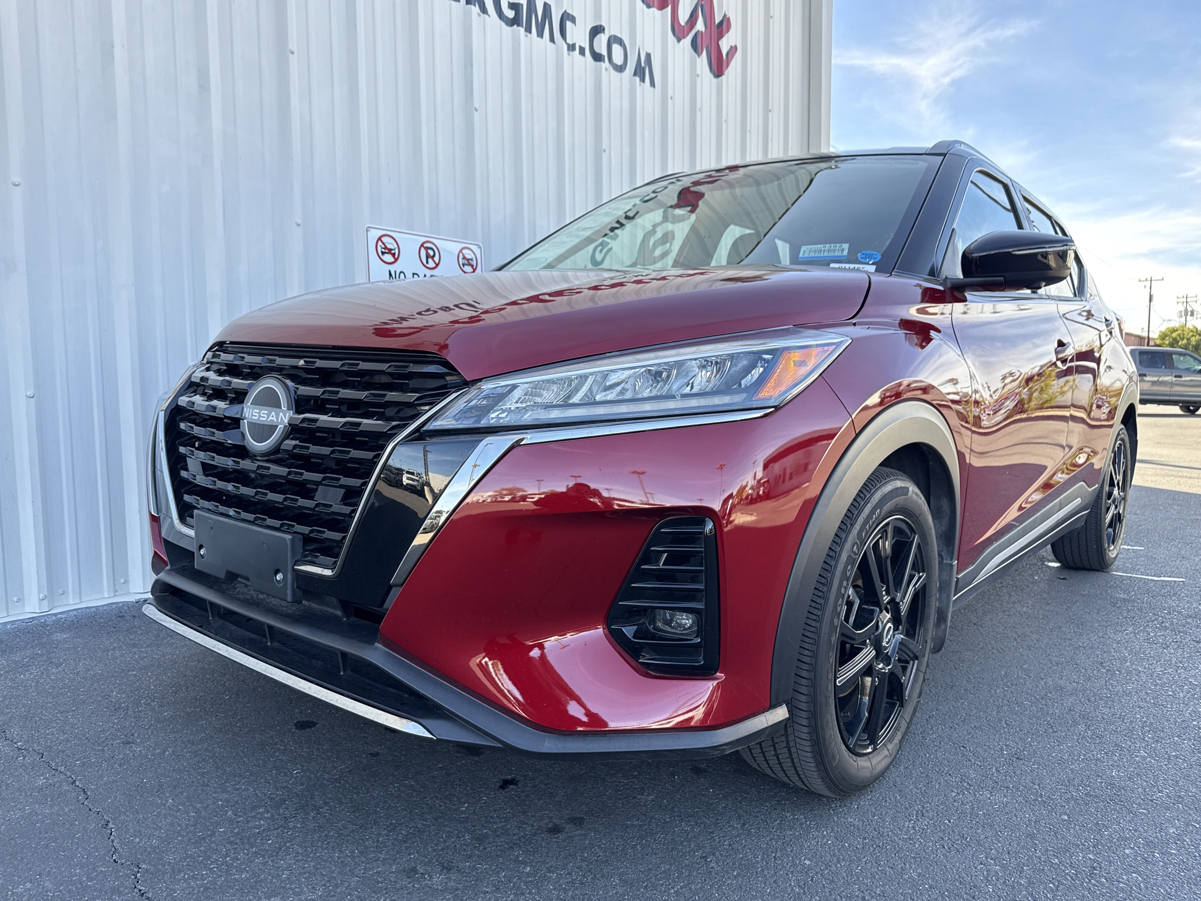 Used 2023 Nissan Kicks SR w/ SR Premium Package image 7