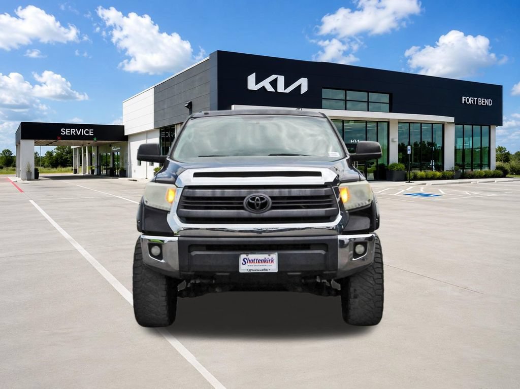 Used 2015 Toyota Tundra SR5 w/ SR5 Upgrade Package AWD/4WD image 2