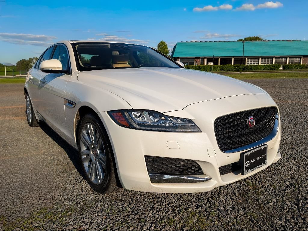 Used 2017 Jaguar XF Premium AWD/4WD image 3