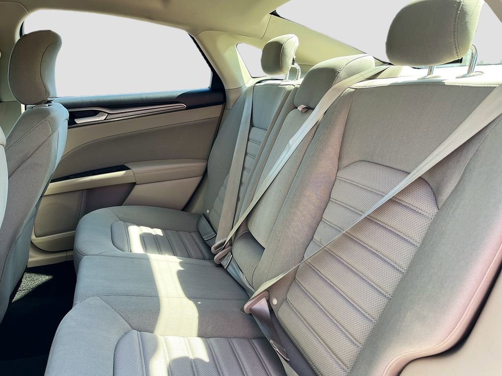 Used 2019 Ford Fusion SE FWD image 22