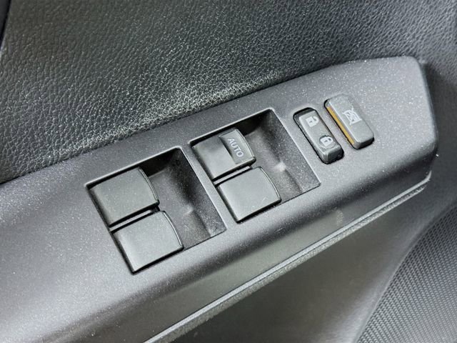 Used 2018 Toyota RAV4 XLE AWD/4WD image 17