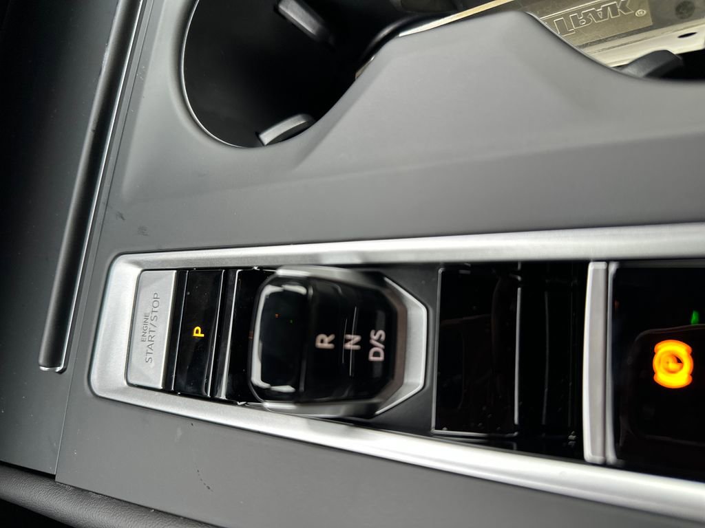 New 2026 Volkswagen Atlas Cross Sport SE image 12