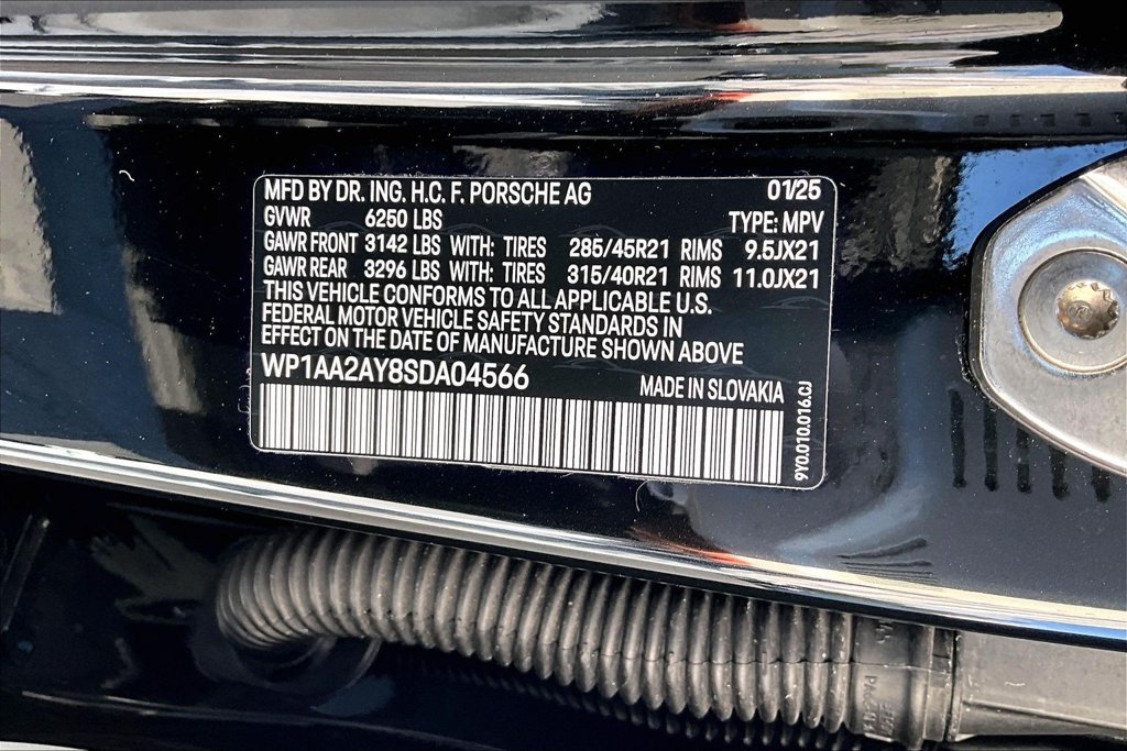 Used 2025 Porsche Cayenne AWD/4WD image 35