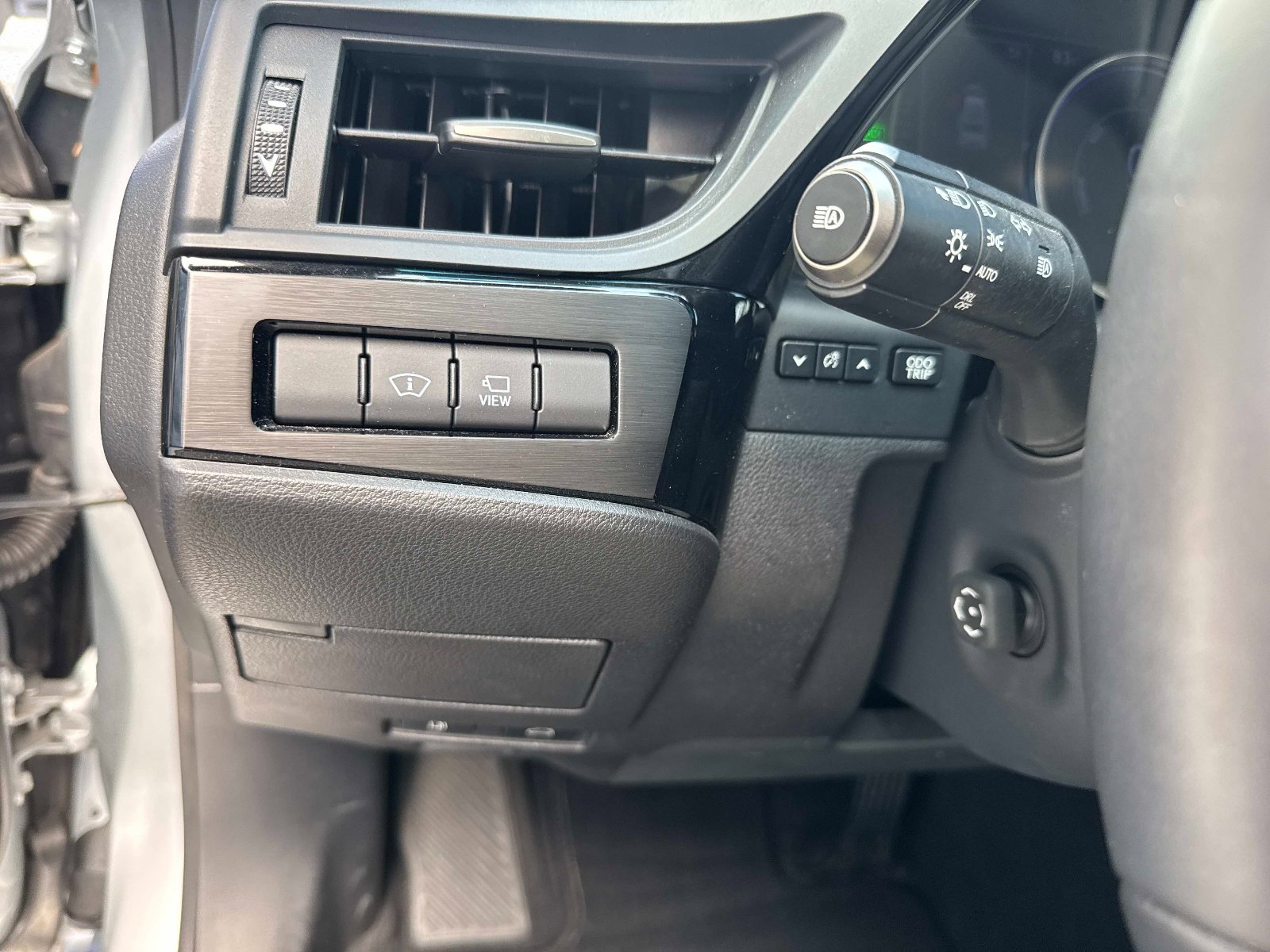 Certified 2024 Lexus ES 300h w/ Accessory Package (Z1) FWD image 31
