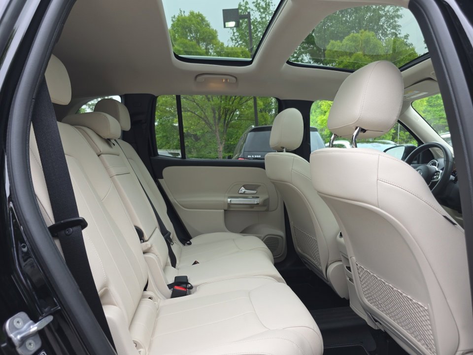 Used 2023 Mercedes-Benz GLB 250 4MATIC image 33