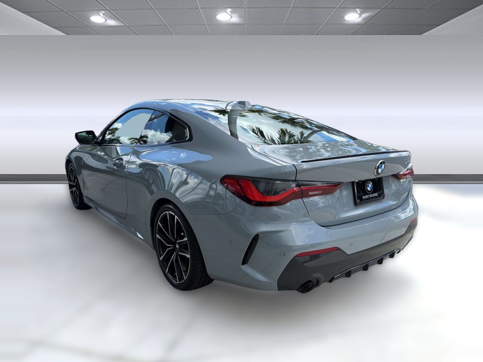 Used 2024 BMW 430i Coupe w/ M Sport Package RWD image 3