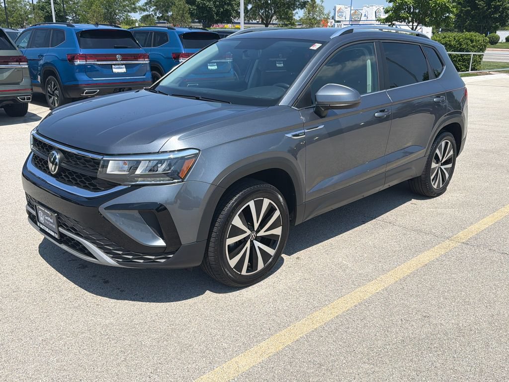 Certified 2022 Volkswagen Taos SE AWD/4WD image 3