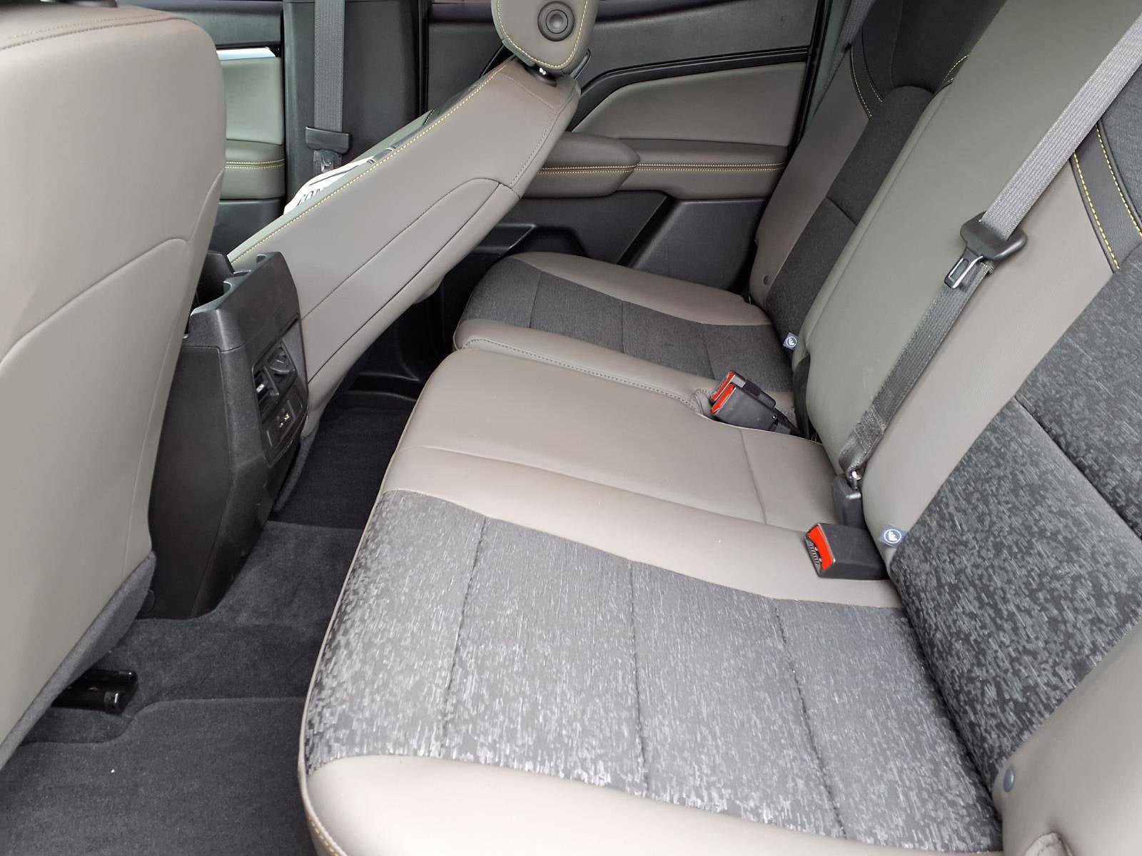 Used 2024 Chevrolet Colorado ZR2 w/ Technology Package image 30