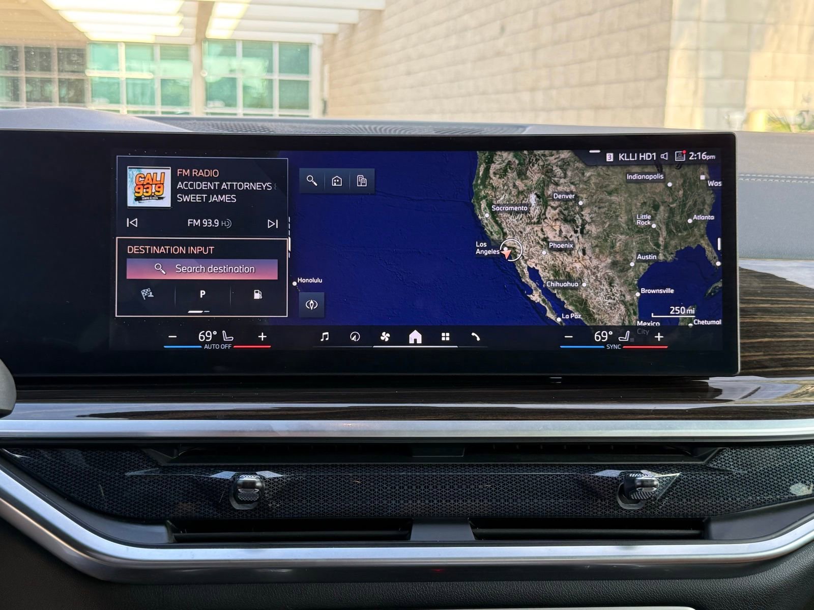 Used 2024 BMW X5 sDrive40i w/ Parking Assistance Package image 29