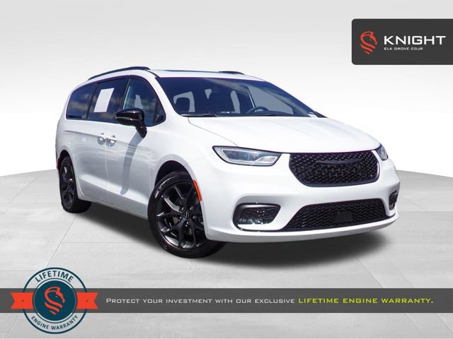 Used 2025 Chrysler Pacifica Limited FWD image 1