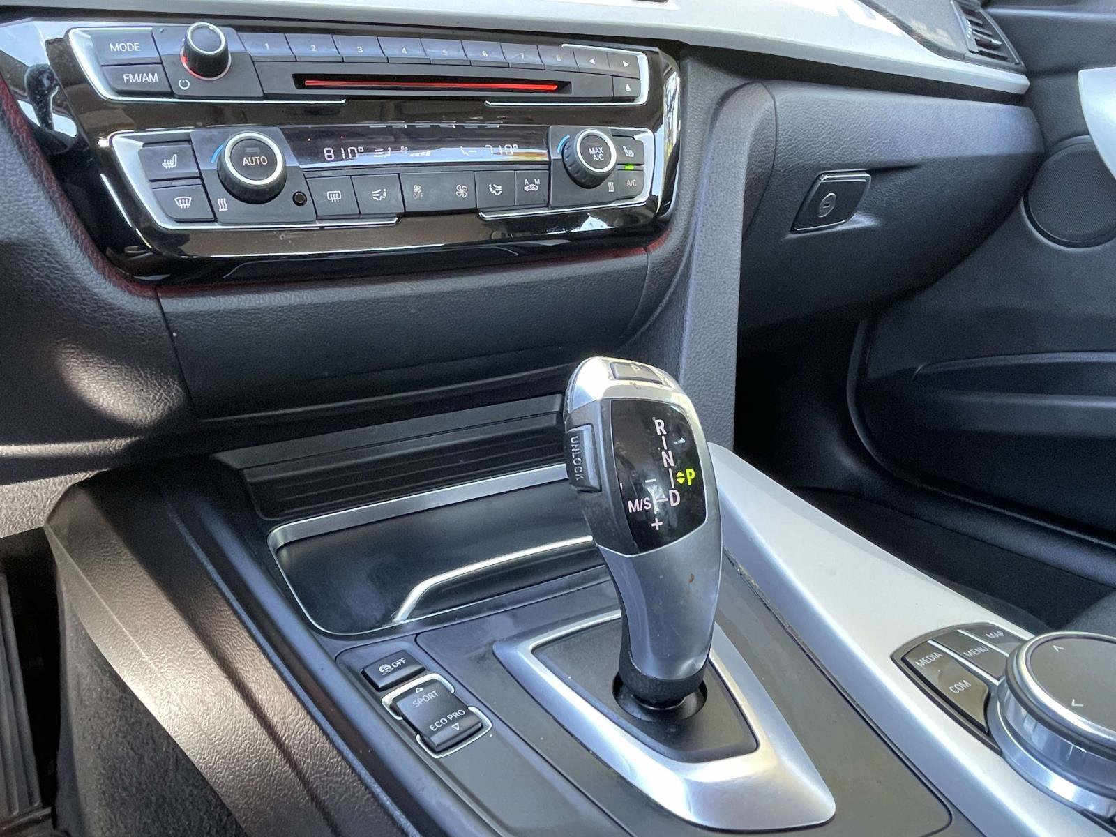 Used 2018 BMW 320i xDrive Sedan w/ Convenience Package AWD/4WD image 34