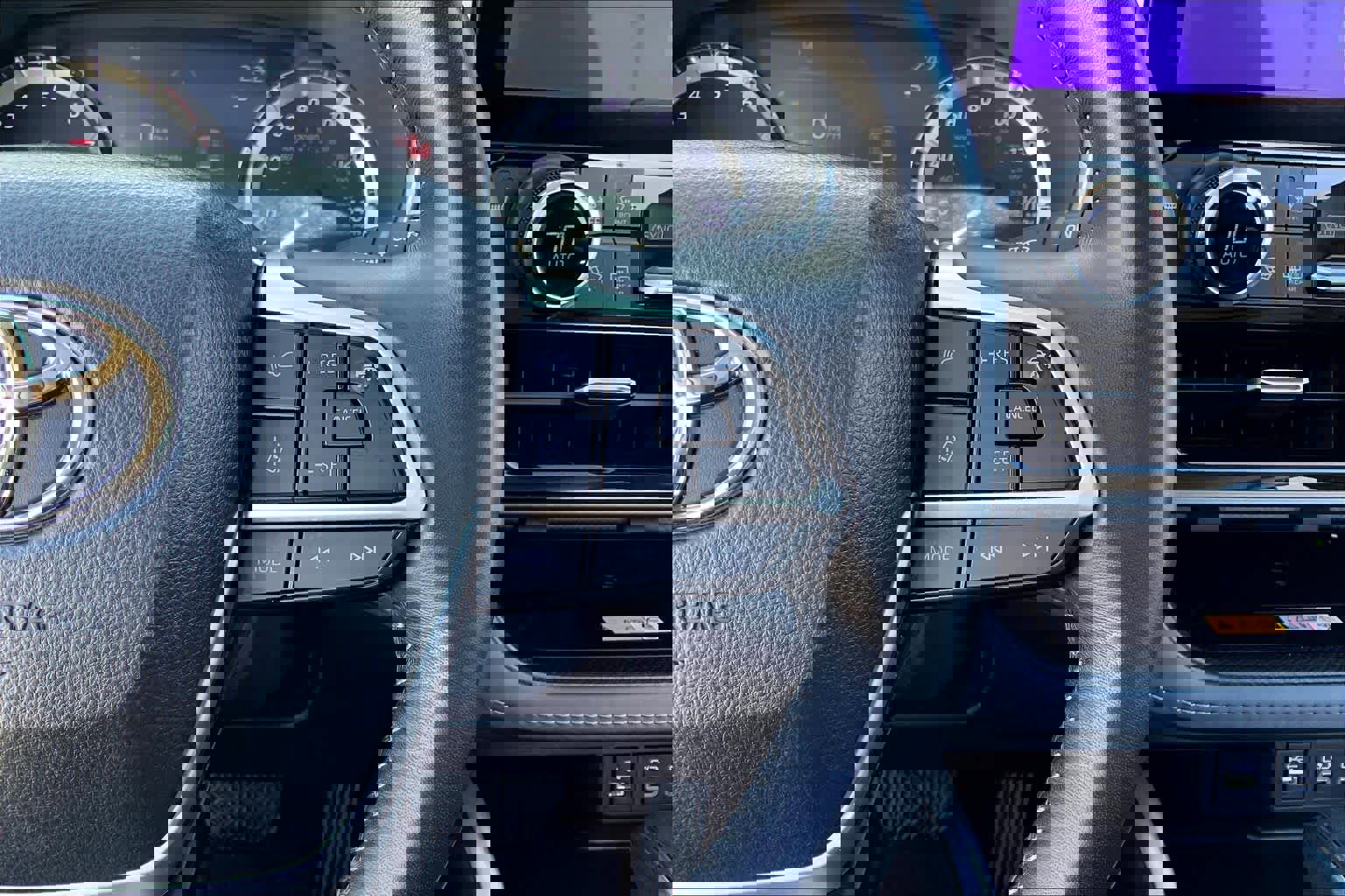 Used 2023 Toyota Highlander XLE image 24