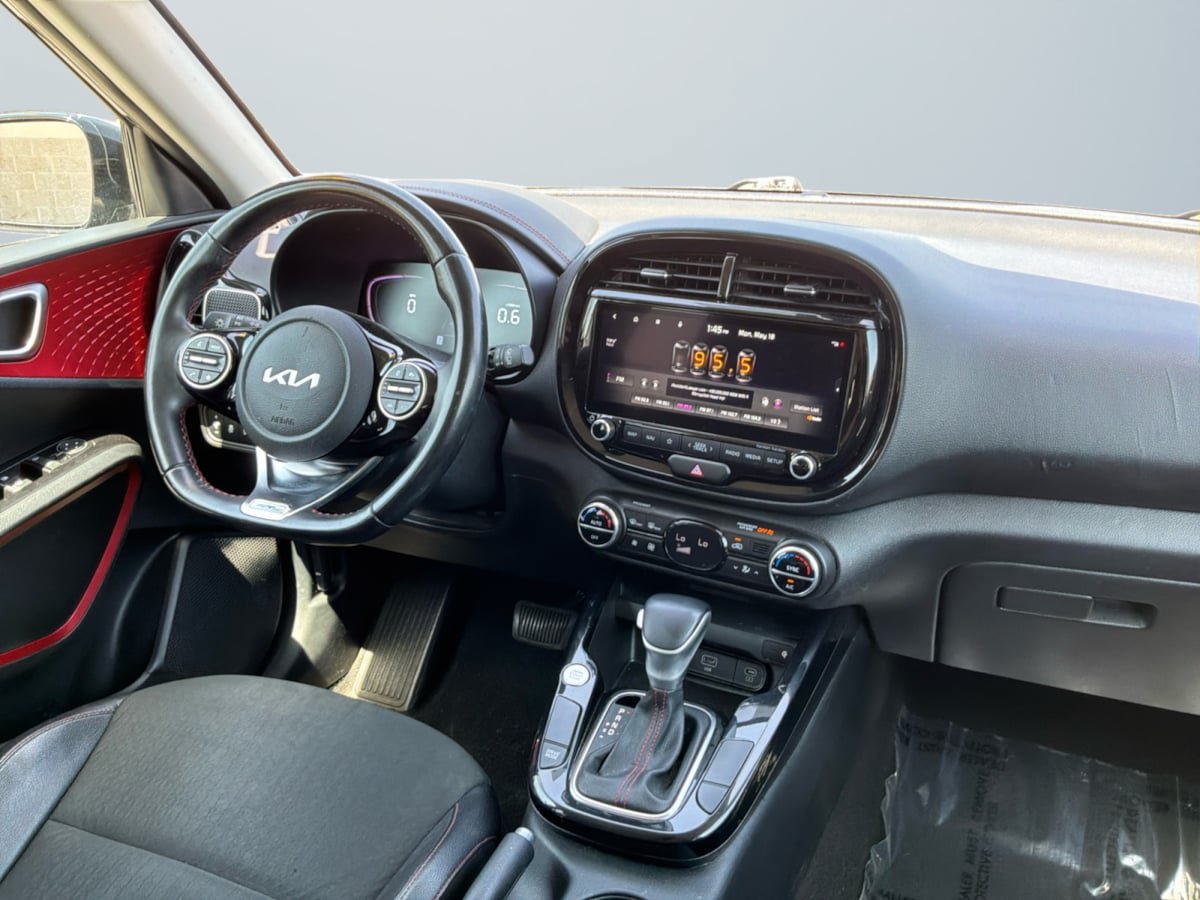 Used 2023 Kia Soul GT-Line FWD image 13