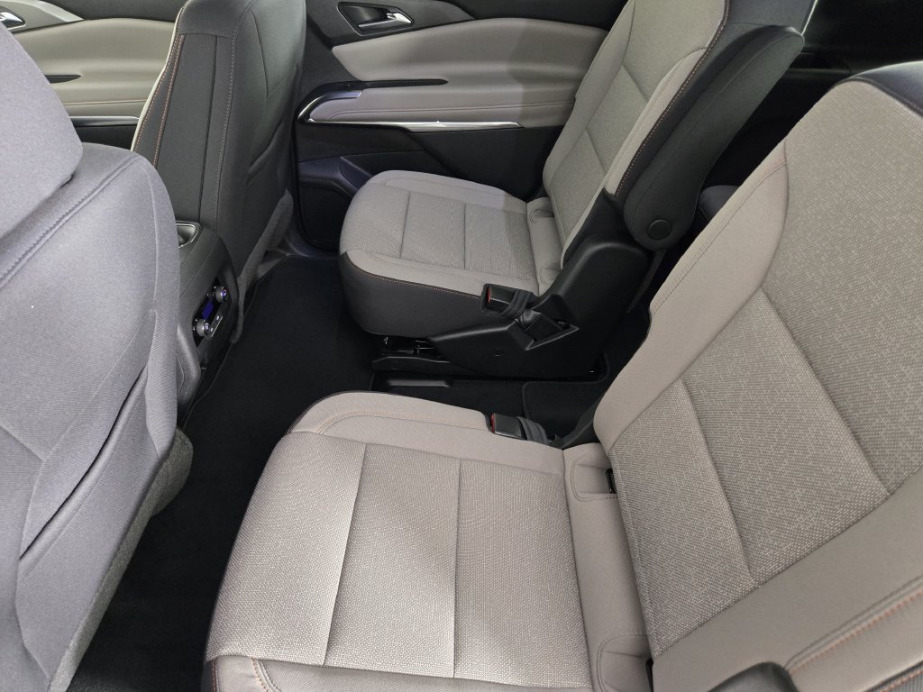 New 2026 Chevrolet Traverse LT w/ Midnight/Sport Edition FWD image 34