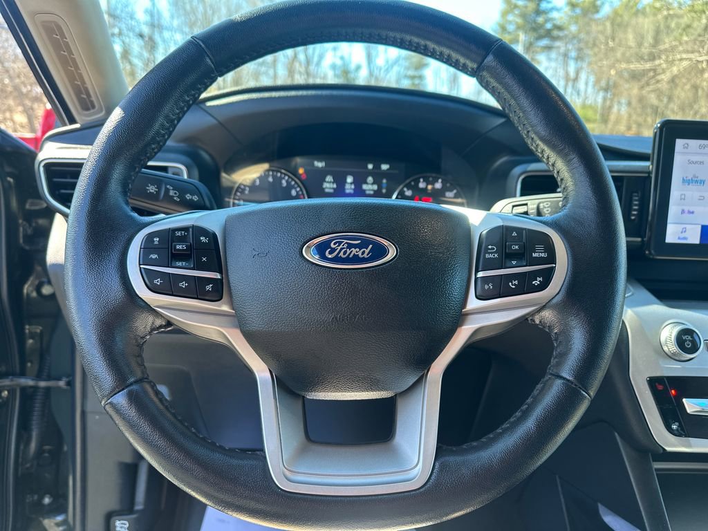 Used 2022 Ford Explorer XLT w/ Equipment Group 202A image 7