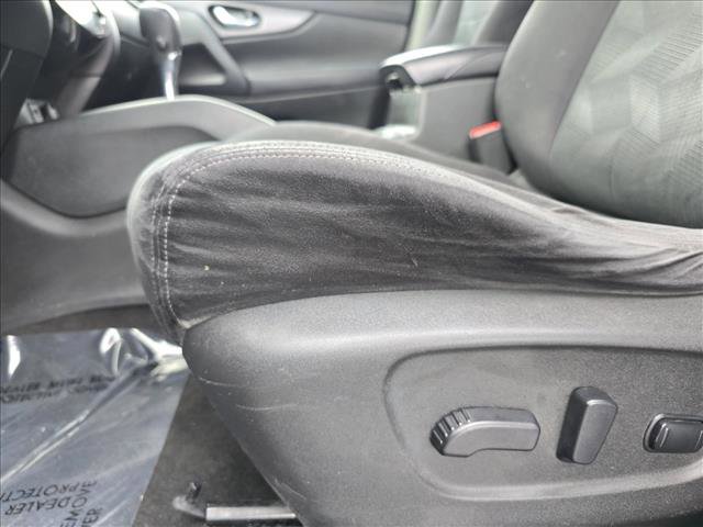 Used 2016 Nissan Rogue SV image 28