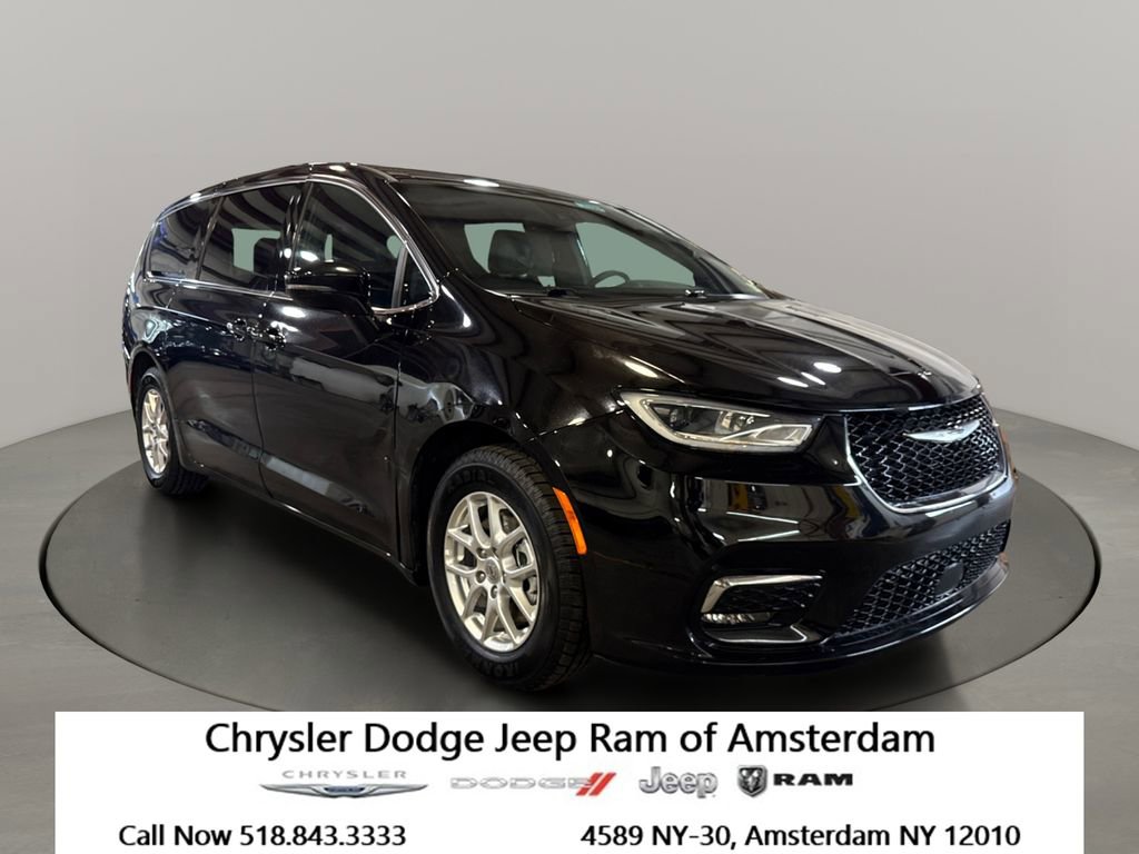 Used 2025 Chrysler Pacifica Select image 1