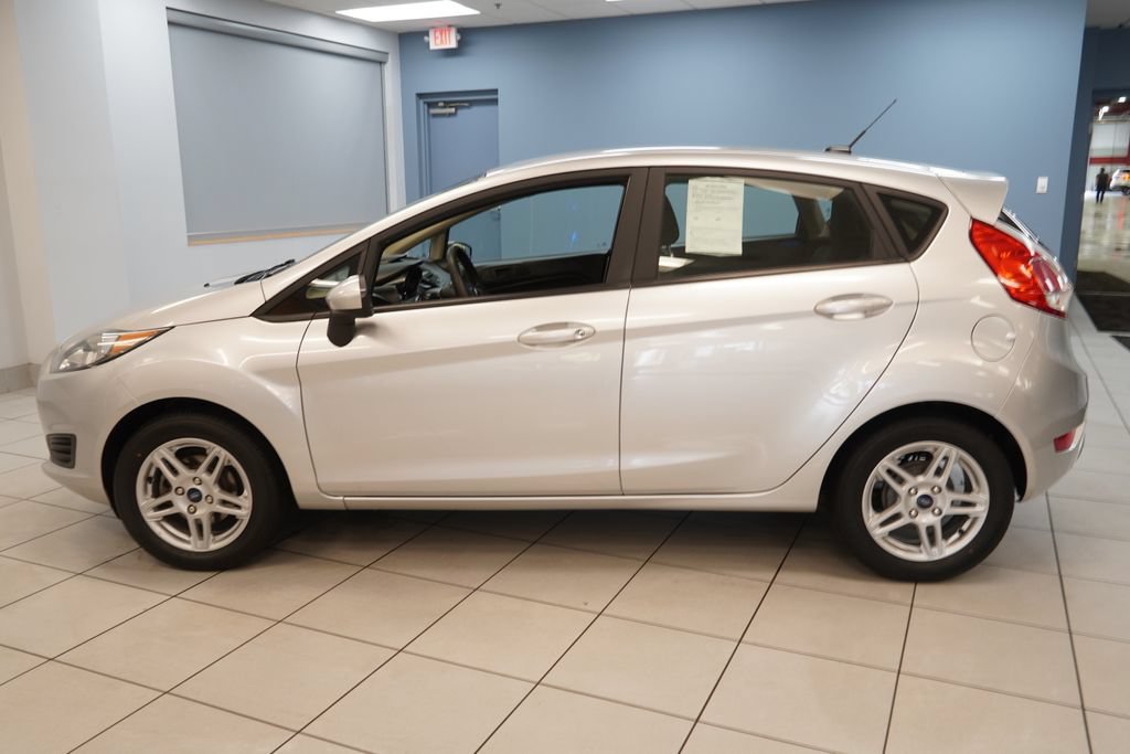 Used 2018 Ford Fiesta SE FWD image 2