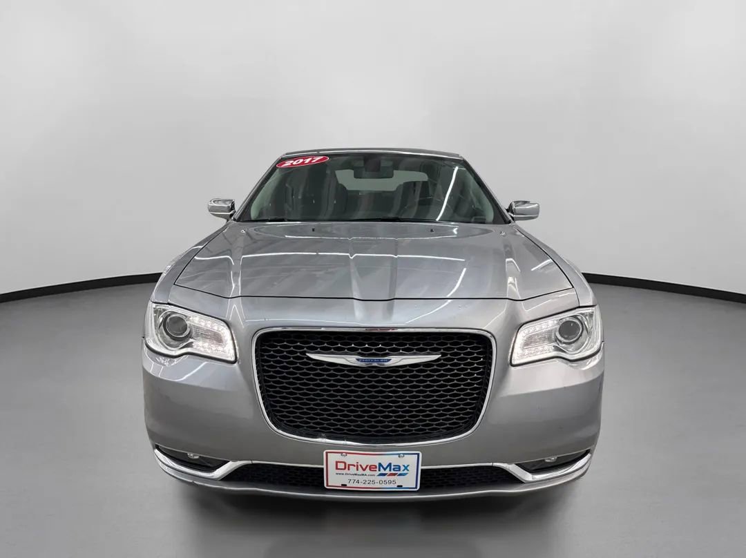 Used 2017 Chrysler 300 C image 2