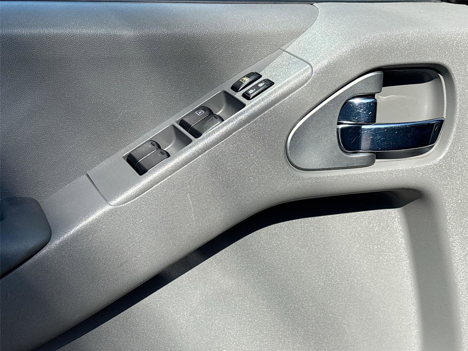 Used 2013 Nissan Frontier Desert Runner image 17