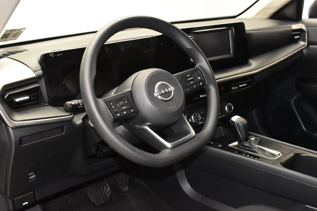 Used 2025 Nissan Kicks S AWD/4WD image 14