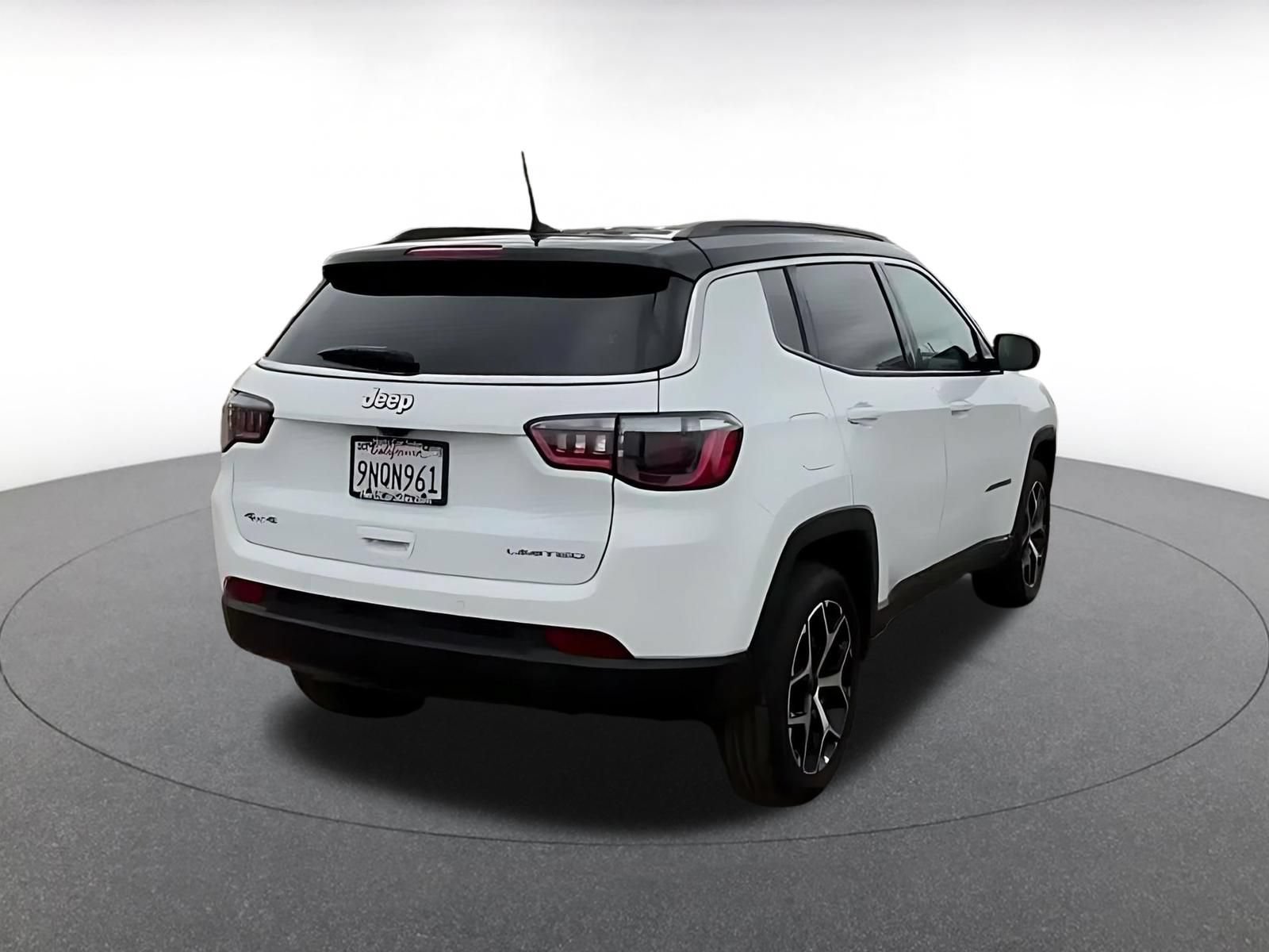 Used 2025 Jeep Compass Limited AWD/4WD image 13