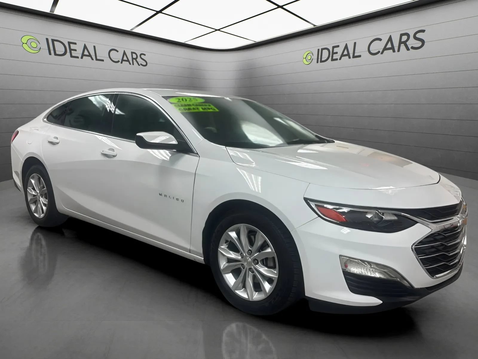 Used 2025 Chevrolet Malibu LT FWD image 3