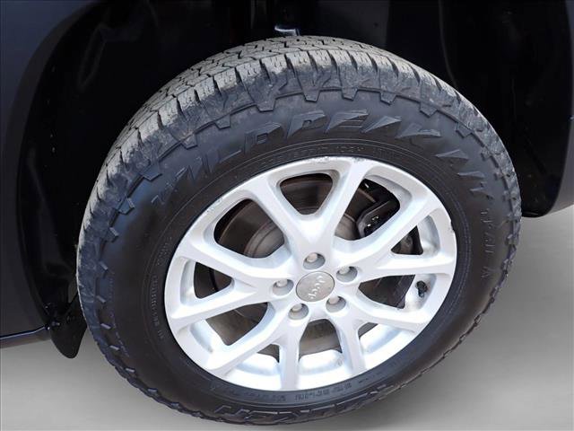 Used 2017 Jeep Cherokee Latitude w/ Safety/Convenience Group AWD/4WD image 7