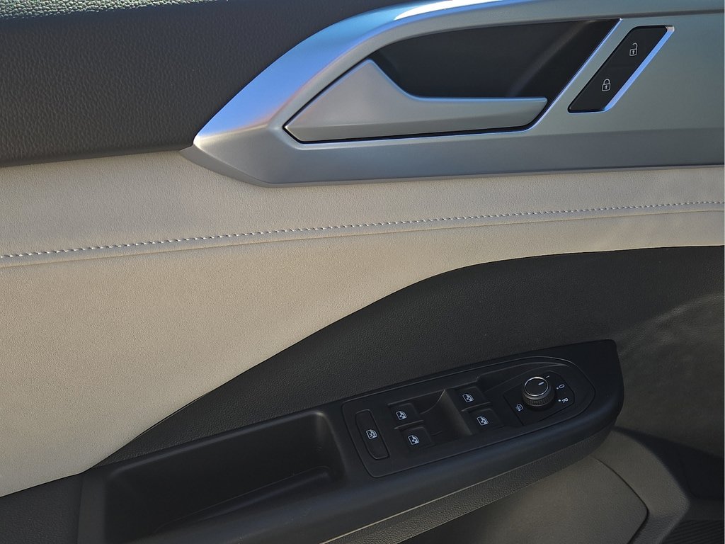 New 2026 Volkswagen Taos SE FWD image 17