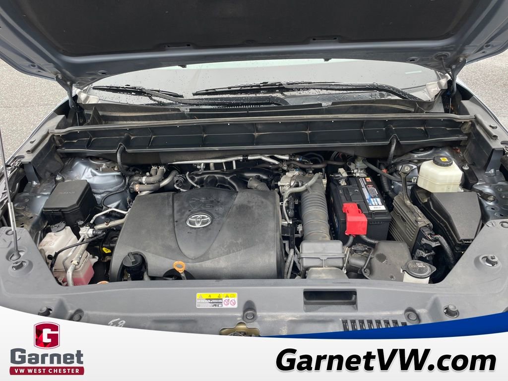 Used 2020 Toyota Highlander XLE image 23